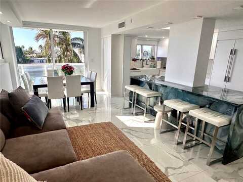 2457 Collins Ave, Miami Beach, FL 33140