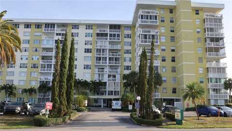 4400 Hillcrest Dr, Hollywood, FL 33021
