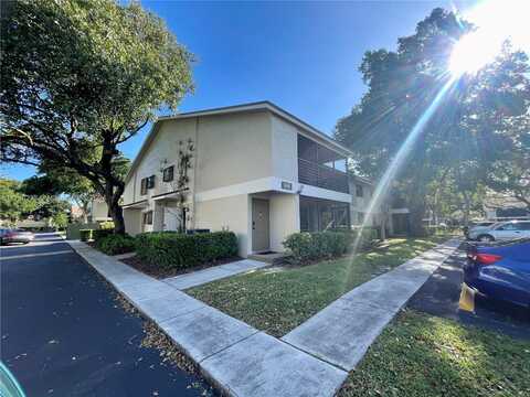 606 Gardens Dr, Pompano Beach, FL 33069