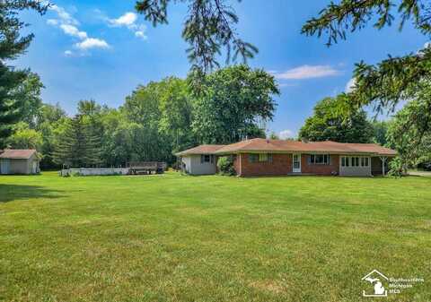 5984 Douglas, Ida, MI 48140