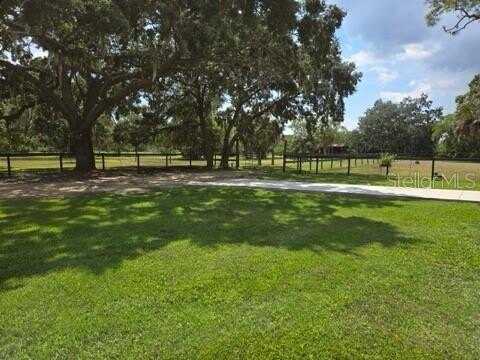 8132 HONEYBEE LANE, TAMPA, FL 33635