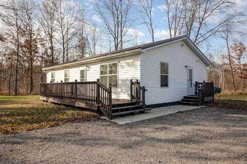 2404 W Shiloh, Sanford, MI 48657