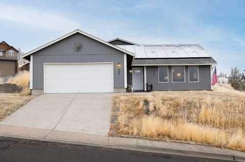 590 SW H Street, Madras, OR 97741