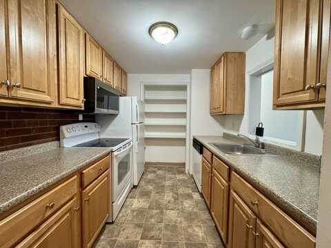 46 Greentree Ln, Weymouth, MA 02190