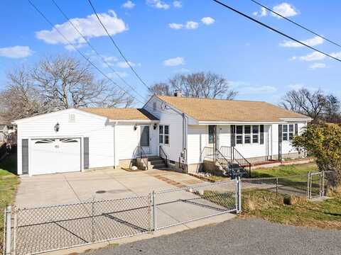 24 Hudson St, Tiverton, RI 02878