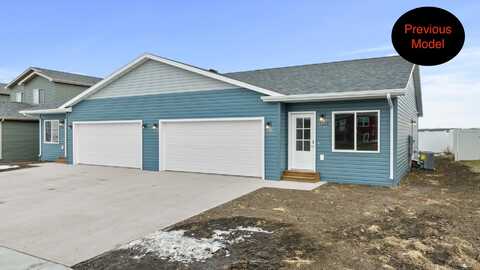 1539 47th Loop SE, Minot, ND 58701