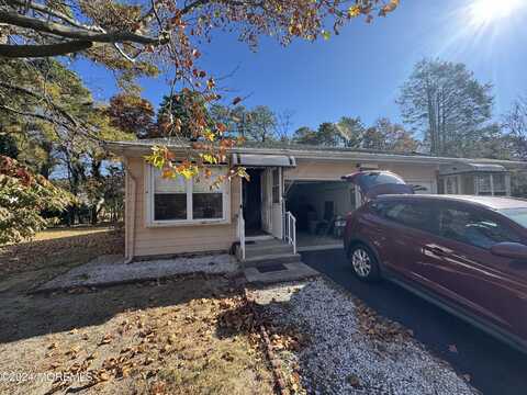 57 Yorktowne Parkway, Whiting, NJ 08759