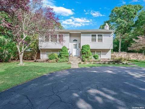 7 Maple Street, Hampton Bays, NY 11946