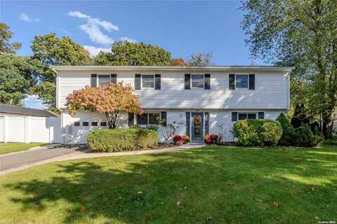 26 Oxford Road, Old Bethpage, NY 11804