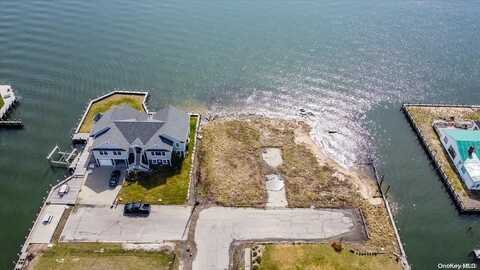 61 E Shore Drive, Babylon, NY 11702