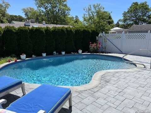 300 Fiddler Lane, Greenport, NY 11944