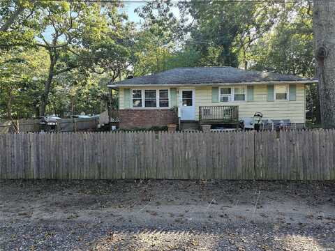 211 Accabonac Road, East Hampton, NY 11937