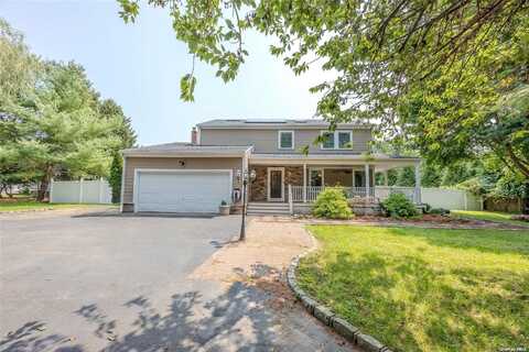 4 Robert Court, Center Moriches, NY 11934