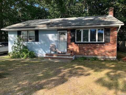 90 Horton Avenue, Riverhead, NY 11901