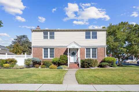 526 Ardsley Boulevard, Garden City South, NY 11530