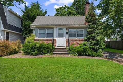 195 Columbus Avenue, West Babylon, NY 11704