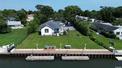 14c Penny Lane, Hampton Bays, NY 11946