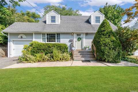 35 Roosevelt Avenue, Massapequa Park, NY 11762