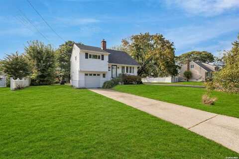 586 Pat Drive, West Islip, NY 11795