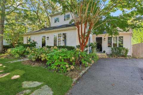 50 School Street, Hampton Bays, NY 11946