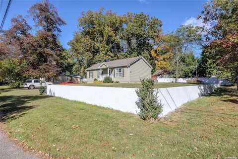 51 Dogwood Road E, Mastic Beach, NY 11951