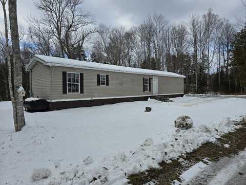 38 Ridge Road, Bradford, ME 04410