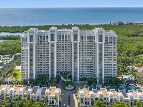 7117 Pelican Bay, NAPLES, FL 34108