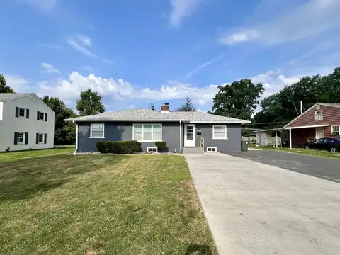 1528 Division Street, Charleston, IL 61920