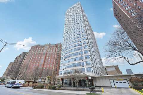 3900 N Lake Shore Drive, Chicago, IL 60613