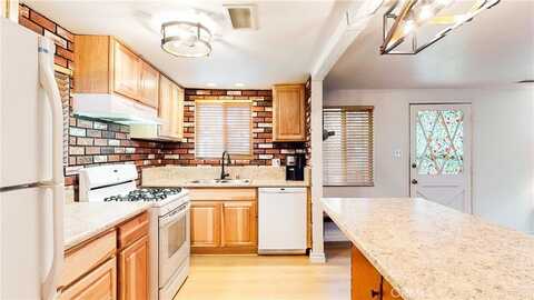 372 Conklin Road, Big Bear Lake, CA 92315