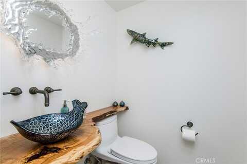 825 Coast View Drive, Laguna Beach, CA 92651