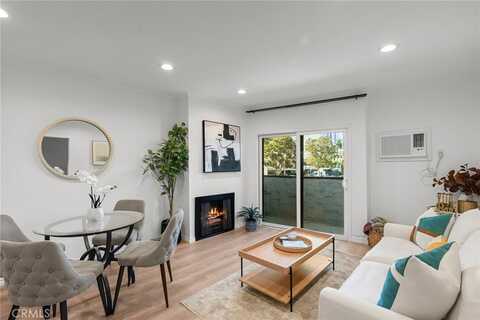 4506 Saugus Avenue, Sherman Oaks, CA 91403