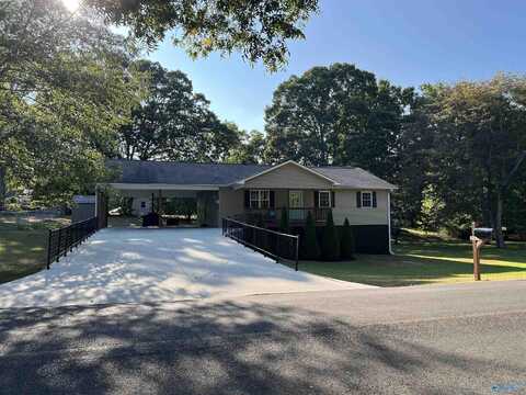 315 11th Street NW, Arab, AL 35016