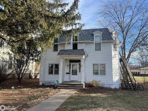 828 Park Street, Grinnell, IA 50112