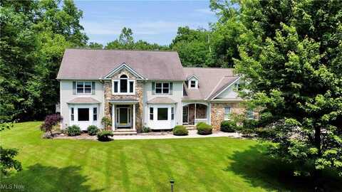 8682 Chase Drive, Chagrin Falls, OH 44023