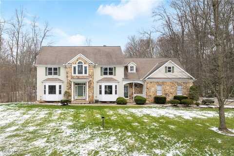 8682 Chase Drive, Chagrin Falls, OH 44023