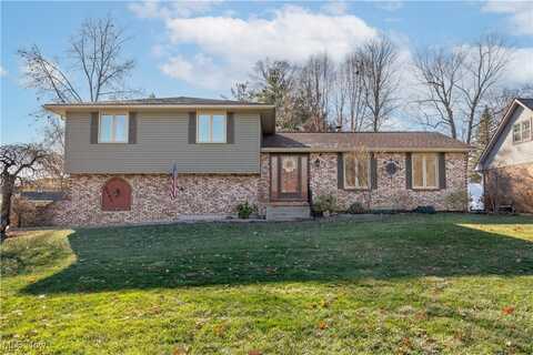 5042 Glenoak Drive NE, Louisville, OH 44641