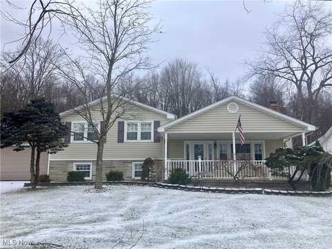 112 Wrenfield Drive, Hubbard, OH 44425