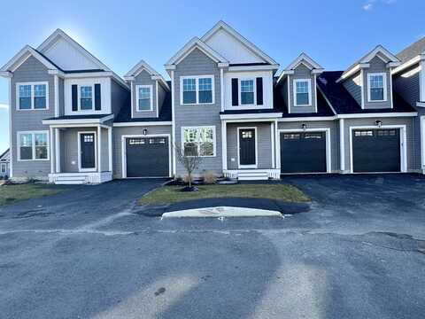 25 Regency Circle, Kittery, ME 03904