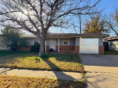 607 NW 11th St, Andrews, TX 79714