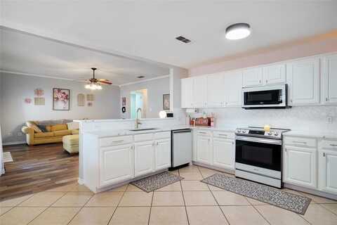 527 Lone Star Street, Joshua, TX 76058