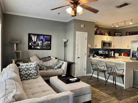 4800 W Lovers Lane, Dallas, TX 75209