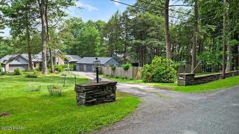 122 Waterfront Drive, Greentown, PA 18426