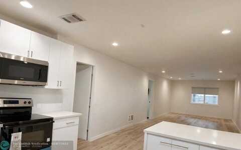 504 Sandpiper Cir, Delray Beach, FL 33445