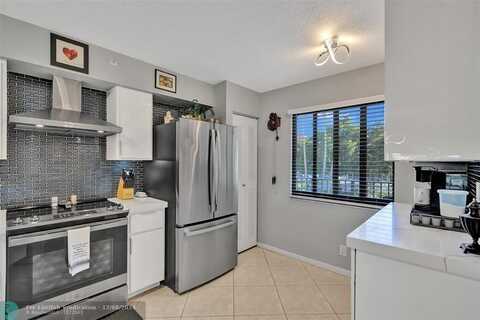 2205 S Cypress Bend Dr, Pompano Beach, FL 33069