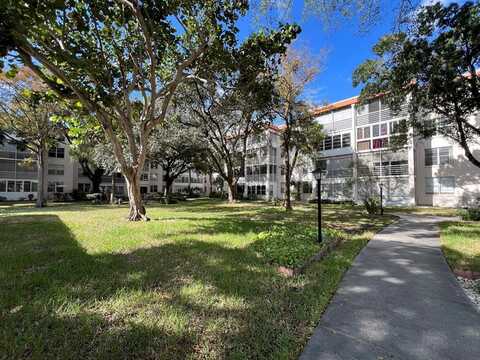 2650 NW 49th Ave, Lauderdale Lakes, FL 33313