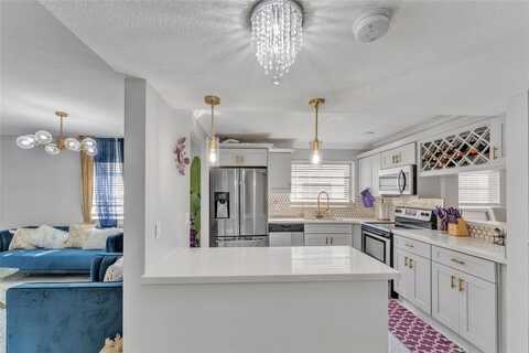 7653 NW 79th Ave, Tamarac, FL 33321