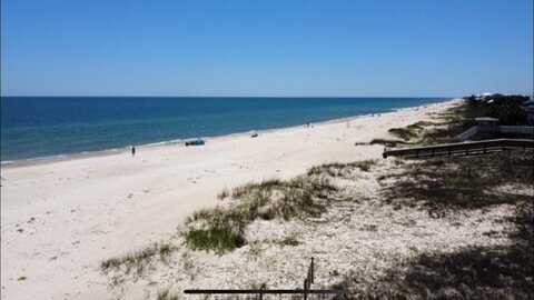 864 W Gorrie Dr, St. George Island, FL 32328