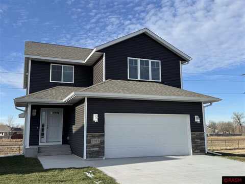 1913 Bluestem Drive, Mankato, MN 56001