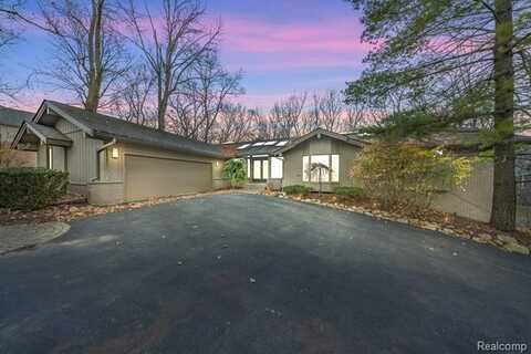 1725 LONG LAKE SHORE Drive, Bloomfield Hills, MI 48302